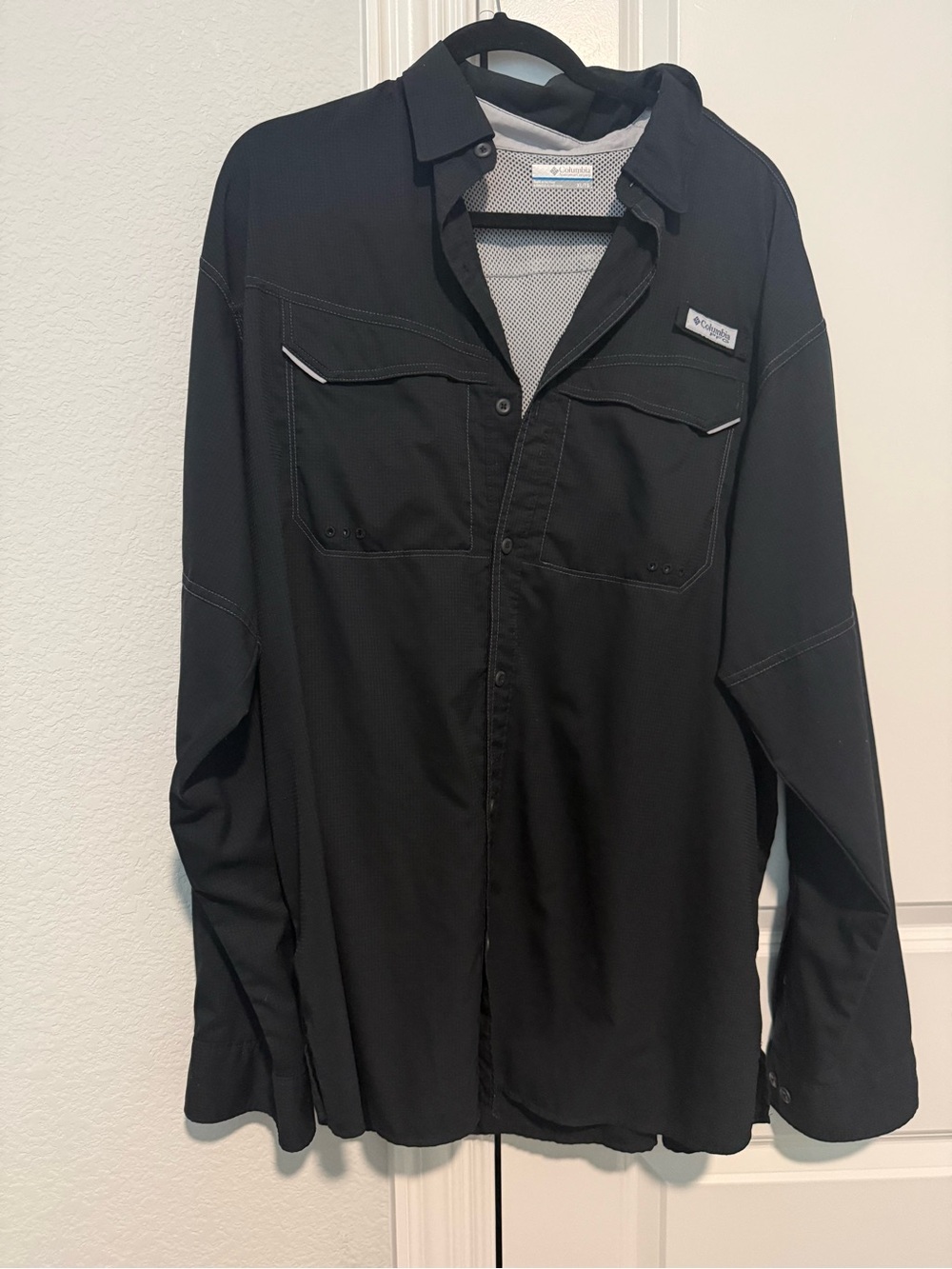 Columbia Men's Black Long-Sleeve Fishing Shirt